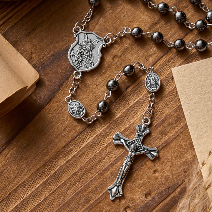 Christianartworkshop Chapelet en hématite avec médaille de l'archange en argent antique et coffret rond gravé assorti - image 4