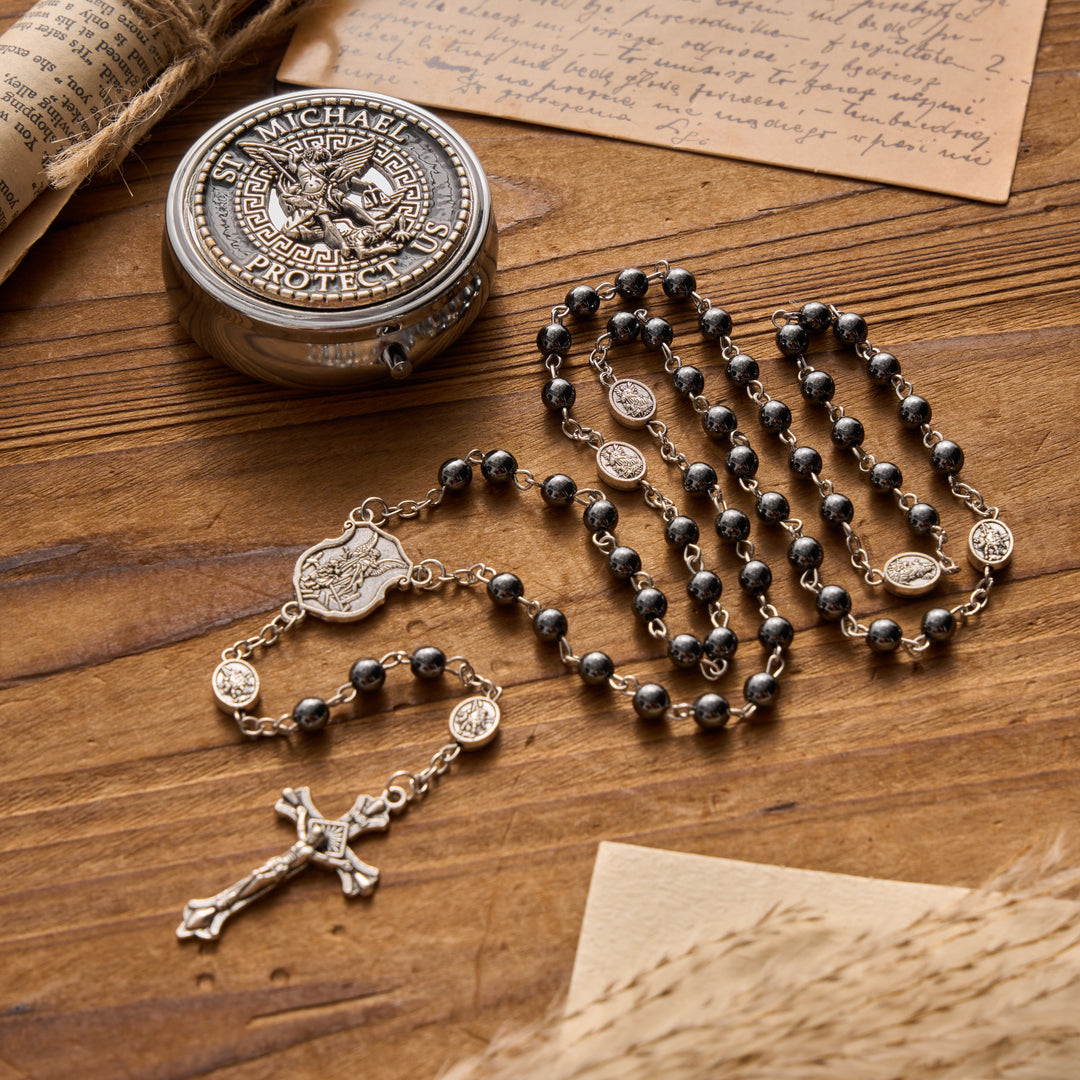 Christianartworkshop Chapelet en hématite avec médaille de l'archange en argent antique et coffret rond gravé assorti - Saint Michel et le Crucifix - image 0