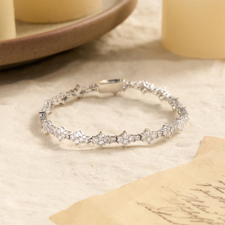 Christianartworkshop Bracelet et collier à un rang de pierres précieuses en zircon pavé en forme d'étoile - image 5