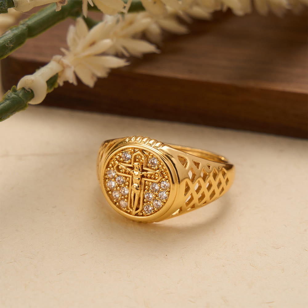 Christianartworkshop Bague chevalière ovale sertie de zircon pavé en forme de crucifix et ornée d'un anneau ajouré : un symbole de grâce sacrée rédemptrice - image 1