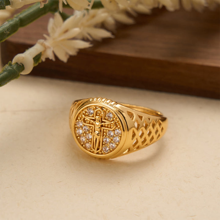 Christianartworkshop Bague chevalière ovale sertie de zircon pavé en forme de crucifix et ornée d'un anneau ajouré : un symbole de grâce sacrée rédemptrice - image 1