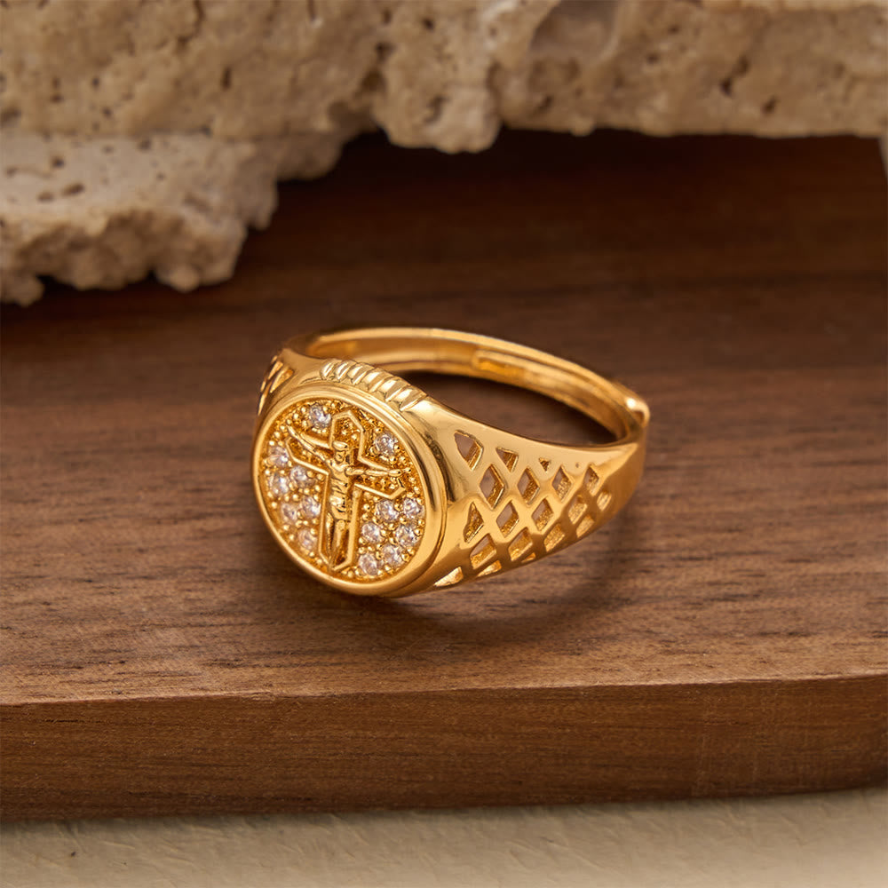 Christianartworkshop Bague chevalière ovale sertie de zircon pavé en forme de crucifix et ornée d'un anneau ajouré : un symbole de grâce sacrée rédemptrice - image 3