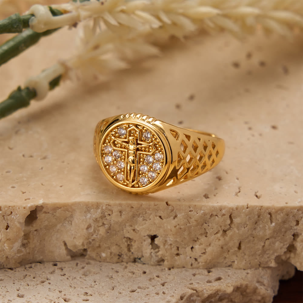 Christianartworkshop Bague chevalière ovale sertie de zircon pavé en forme de crucifix et ornée d'un anneau ajouré : un symbole de grâce sacrée rédemptrice - image 2