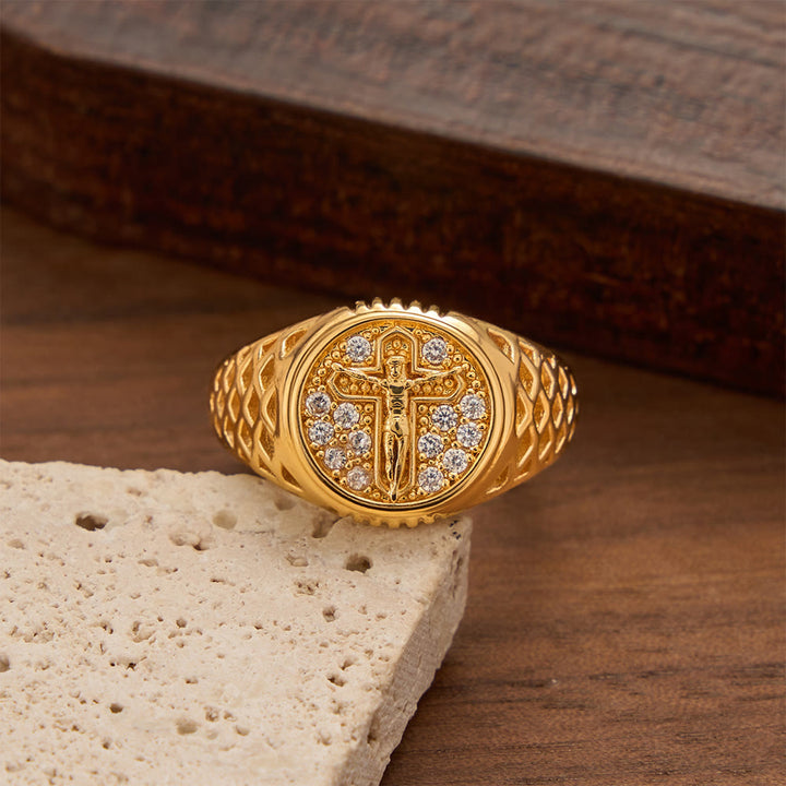 Christianartworkshop Bague chevalière ovale sertie de zircon pavé en forme de crucifix et ornée d'un anneau ajouré : un symbole de grâce sacrée rédemptrice - image 4