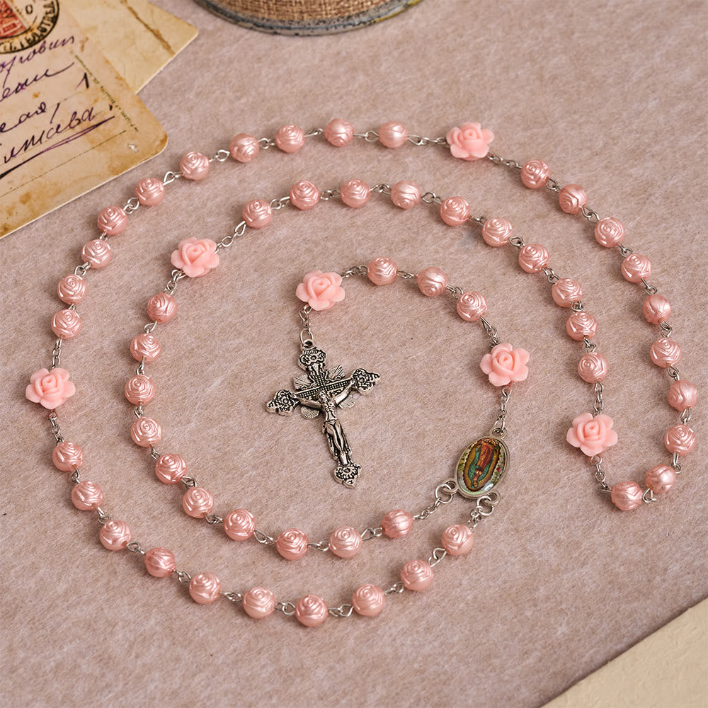 Christianartworkshop Chapelet à perles roses brillantes en relief avec motif floral 3D, médaille émaillée Notre-Dame et crucifix ancien - Chapelet de roses roses - image 0