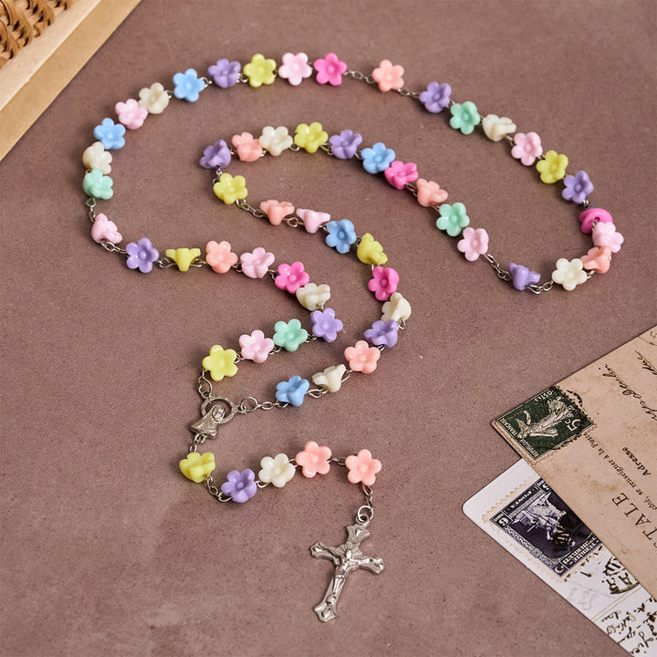 Christianartworkshop Chapelet de dévotion en perles massives en forme de fleur à cinq pétales, orné d'une médaille de la Vierge Marie en relief et d'un crucifix antique détaillé. - Chapelet floral multicolore - image 0