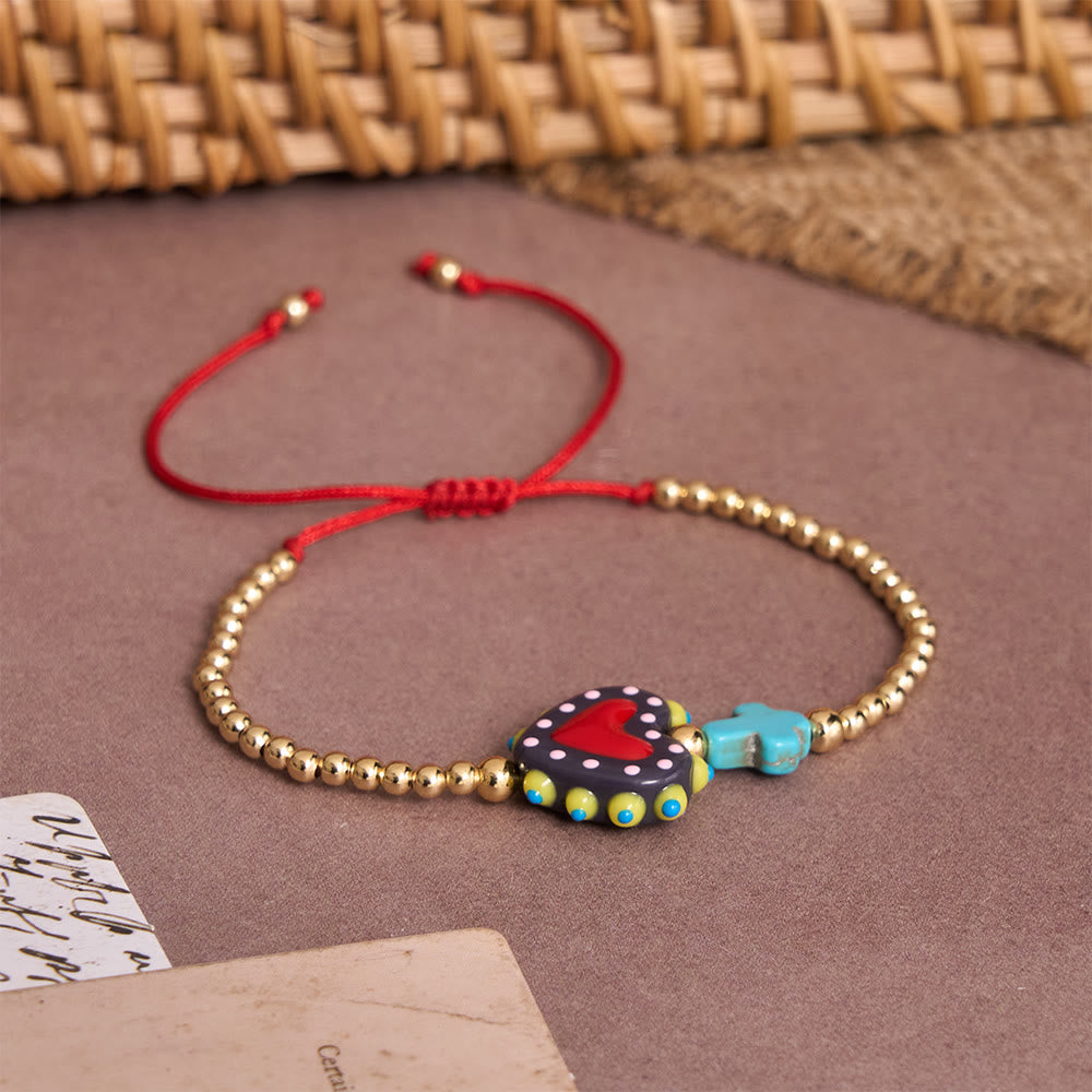 Christianartworkshop Bracelet ajustable en perles dorées, orné d'un cœur sacré décoré à la main, d'une petite croix et d'un motif de dessin animé. - image 7