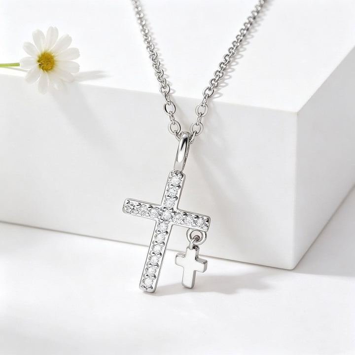 Christianartworkshop Pendentif croix imposant incrusté de zircon pavé, orné d'une mini croix pendante et d'une chaîne maille forçat classique. - Argent - image 3