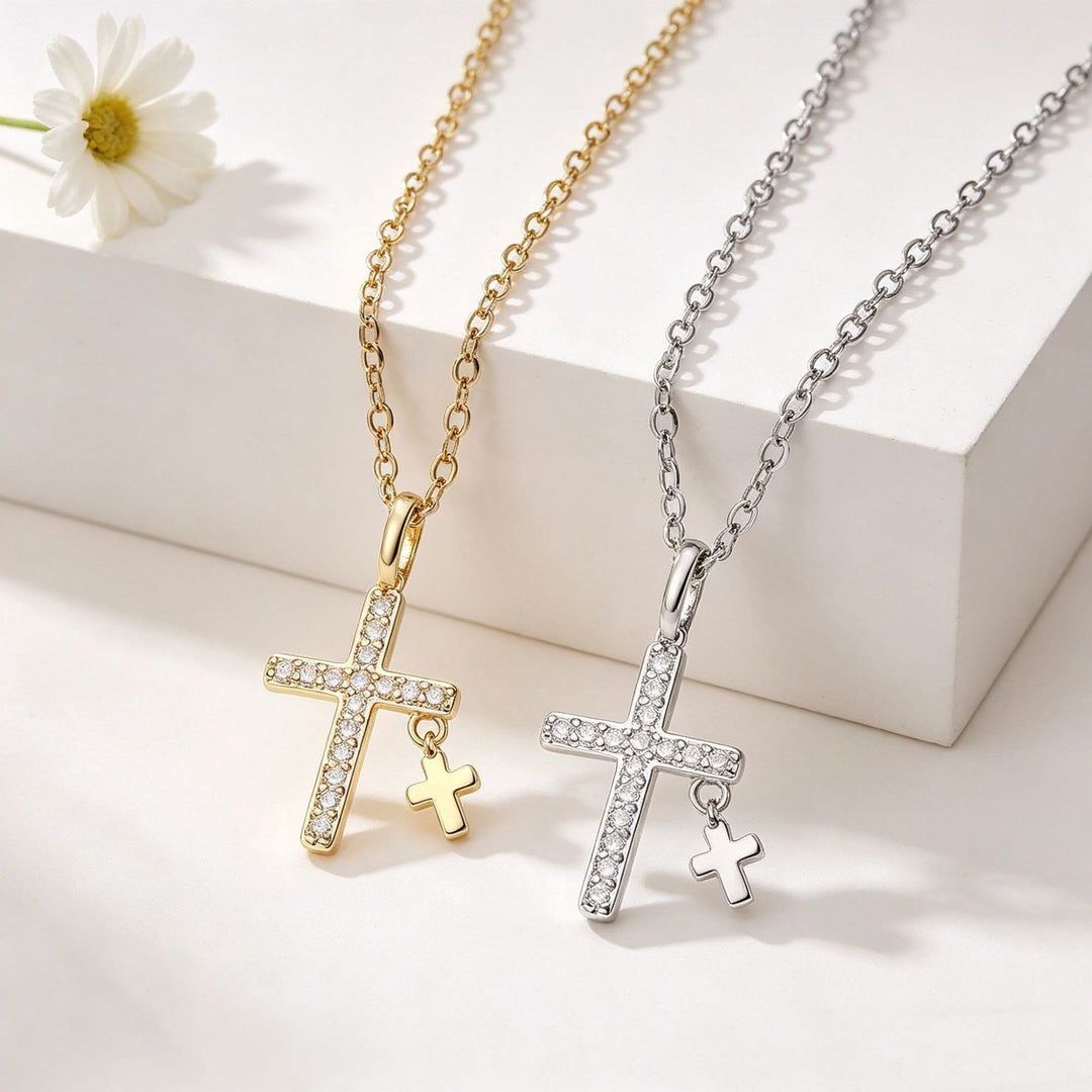 Christianartworkshop Pendentif croix imposant incrusté de zircon pavé, orné d'une mini croix pendante et d'une chaîne maille forçat classique. - image 0
