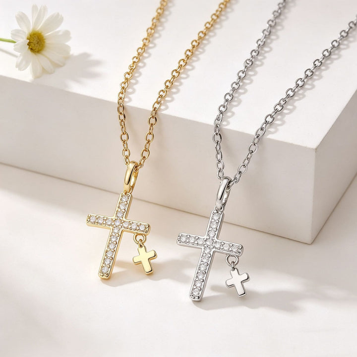 Christianartworkshop Pendentif croix imposant incrusté de zircon pavé, orné d'une mini croix pendante et d'une chaîne maille forçat classique. - image 0