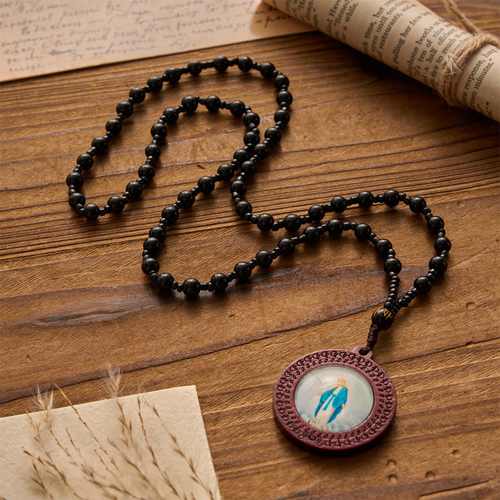 Christianartworkshop Pendentif avec portrait imprimé de Notre-Dame et cadre en bois sculpté, collier à perles de pierres irrégulières et cordon. - Noir - image 4