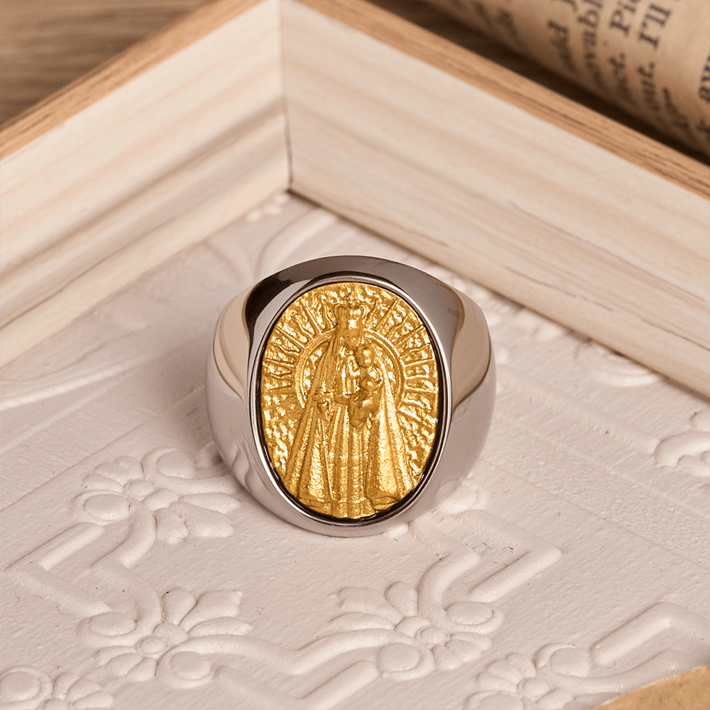 Christianartworkshop Bague chevalière ovale bicolore à monture biseautée et portrait sacré en relief : symbole de grâce céleste et de protection bienveillante - UN - US 13 - image 1