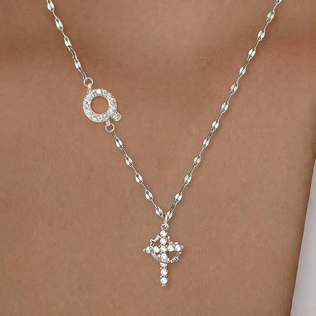 Collier croix couronne personnalisée avec initiale AZ, tons or et argent, de Christianartworkshop : bijou pendentif monogramme sacré personnalisé - Q - Argent - image 46