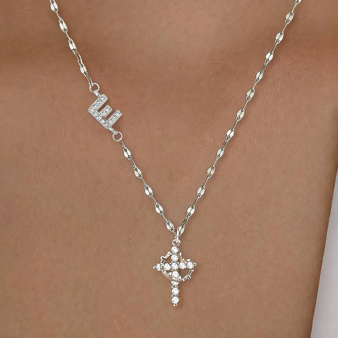 Collier croix couronne personnalisée avec initiale AZ, tons or et argent, de Christianartworkshop : bijou pendentif monogramme sacré personnalisé - E - Argent - image 34