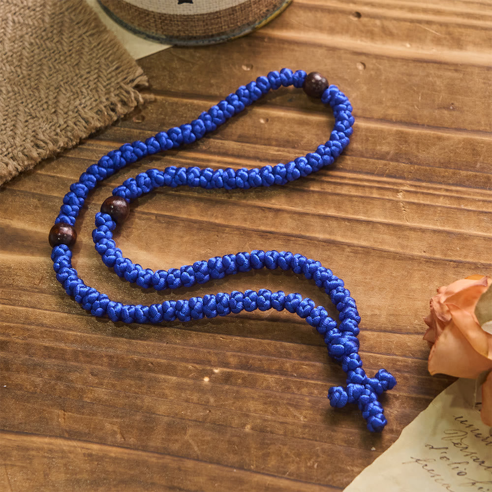 Collier à 100 nœuds de bénédiction avec croix bleue et noire de Christianartworkshop : symbole précieux de la bénédiction divine - Bleu - image 0
