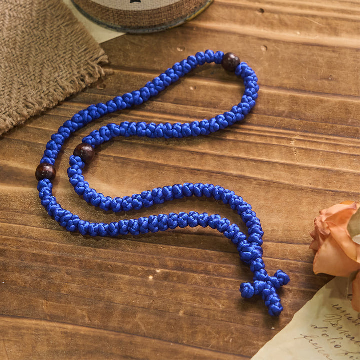 Collier à 100 nœuds de bénédiction avec croix bleue et noire de Christianartworkshop : symbole précieux de la bénédiction divine - Bleu - image 0