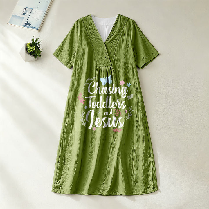 Christianartworkshop Robe midi à manches courtes et col en V imprimée de fleurs et de papillons « À la poursuite des tout-petits et de Jésus » - Vert olive - 4XL - image 6