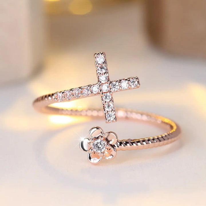 Bague ouverte Christianartworkshop ornée d'une croix pavée de zircon et d'une fleur en zircon : un symbole de grâce tendre et de foi sacrée inébranlable. - image 6
