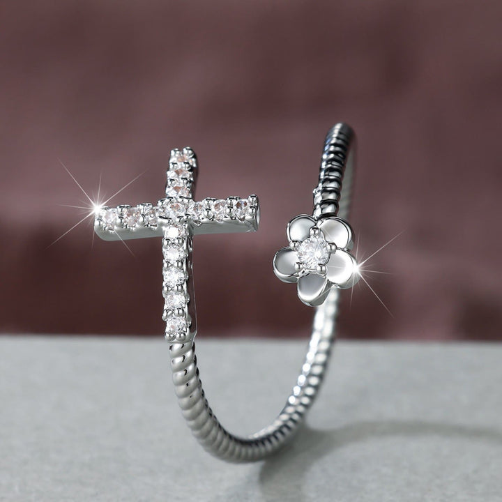 Bague ouverte Christianartworkshop ornée d'une croix pavée de zircon et d'une fleur en zircon : un symbole de grâce tendre et de foi sacrée inébranlable. - image 9