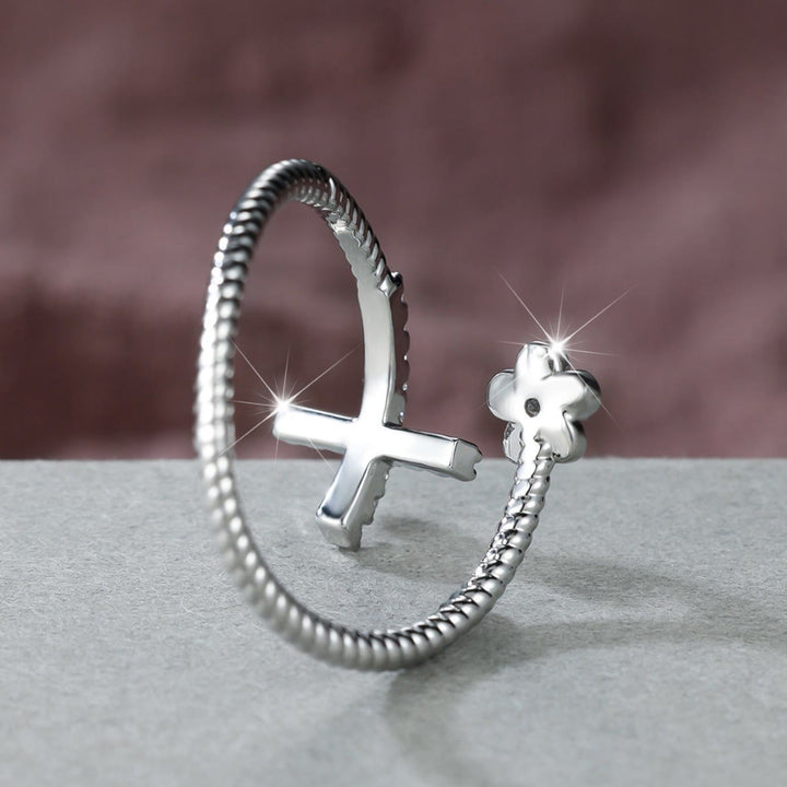 Bague ouverte Christianartworkshop ornée d'une croix pavée de zircon et d'une fleur en zircon : un symbole de grâce tendre et de foi sacrée inébranlable. - image 10