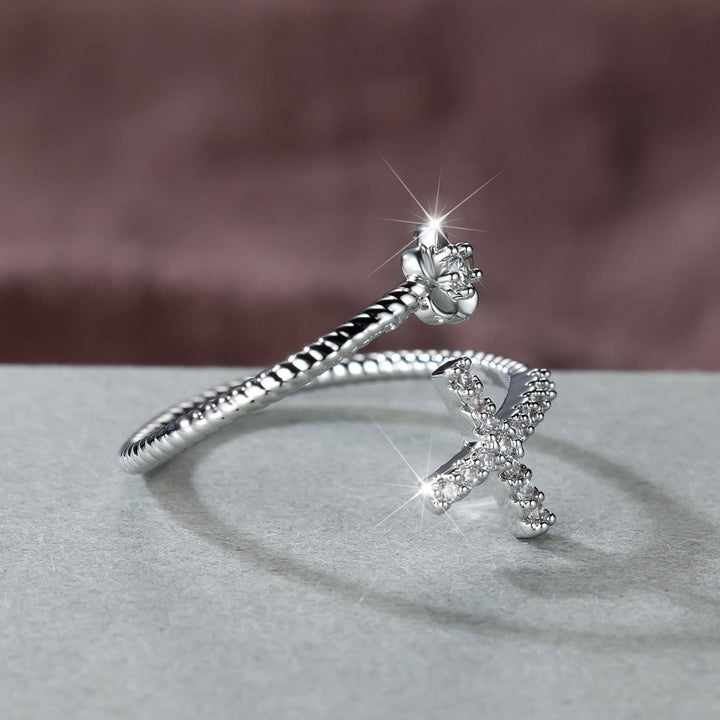 Bague ouverte Christianartworkshop ornée d'une croix pavée de zircon et d'une fleur en zircon : un symbole de grâce tendre et de foi sacrée inébranlable. - image 11