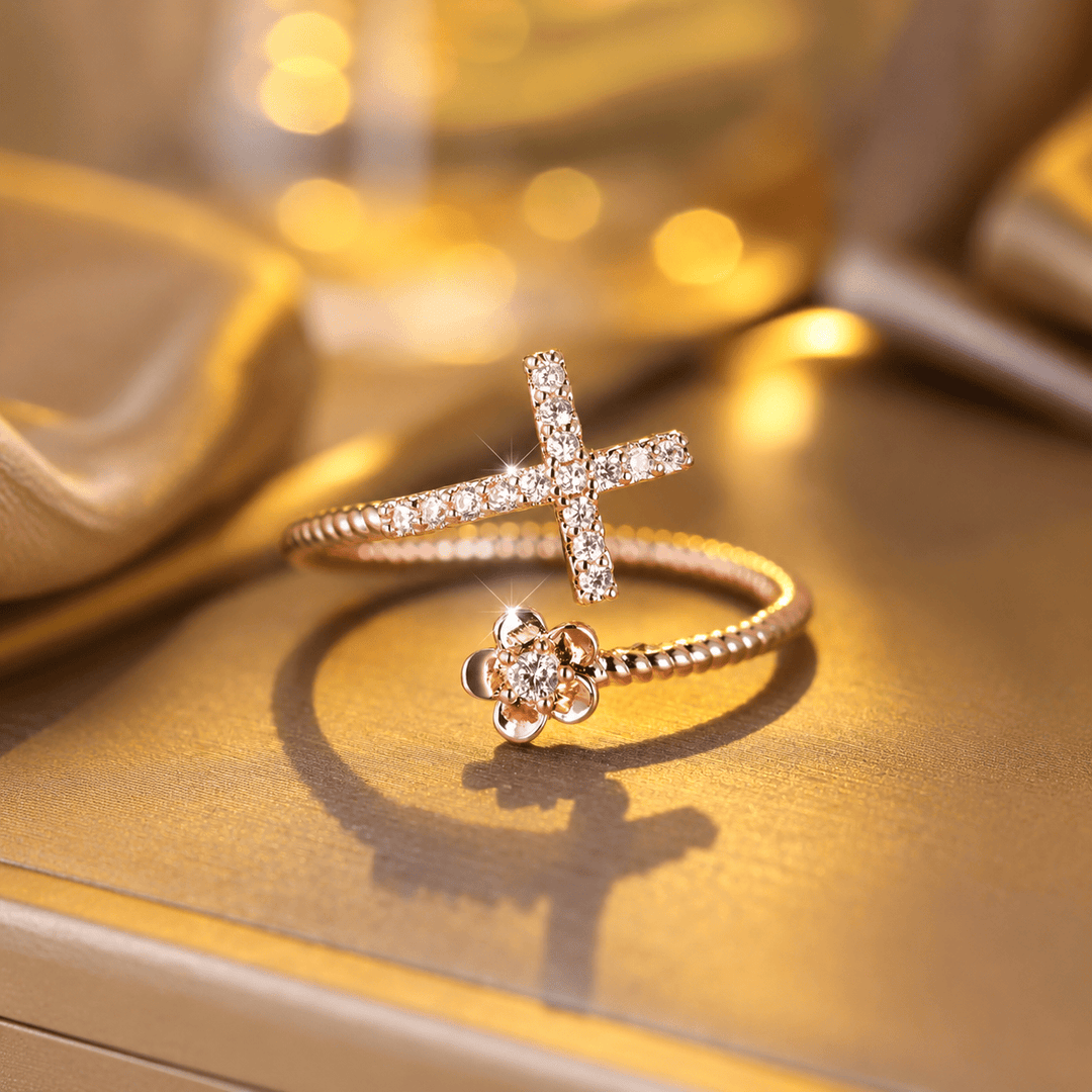 Bague ouverte Christianartworkshop ornée d'une croix pavée de zircon et d'une fleur en zircon : un symbole de grâce tendre et de foi sacrée inébranlable. - Or rose (Convient aux US 5 à 9) - image 0