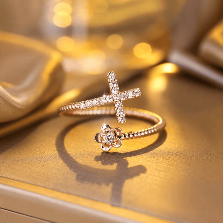 Bague ouverte Christianartworkshop ornée d'une croix pavée de zircon et d'une fleur en zircon : un symbole de grâce tendre et de foi sacrée inébranlable. - Or rose (Convient aux US 5 à 9) - image 0