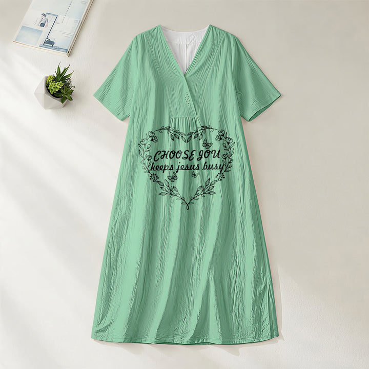 Robe midi unie Christianartworkshop à col en V et manches courtes, ornée d'un cœur arc-en-ciel et d'un message biblique sur l'amour. - Vert - 4XL - image 8