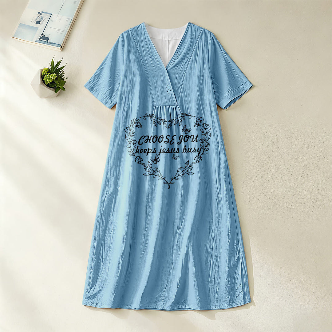 Robe midi unie Christianartworkshop à col en V et manches courtes, ornée d'un cœur arc-en-ciel et d'un message biblique sur l'amour. - Bleu - 4XL - image 4