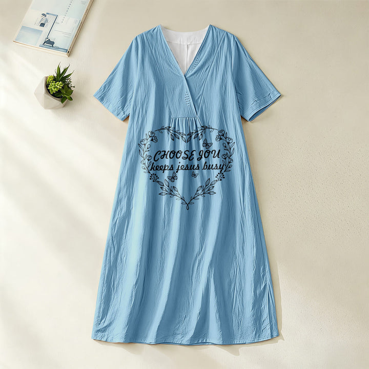 Robe midi unie Christianartworkshop à col en V et manches courtes, ornée d'un cœur arc-en-ciel et d'un message biblique sur l'amour. - Bleu - 4XL - image 4