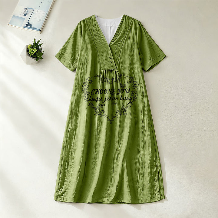 Robe midi unie Christianartworkshop à col en V et manches courtes, ornée d'un cœur arc-en-ciel et d'un message biblique sur l'amour. - Vert olive - 4XL - image 12