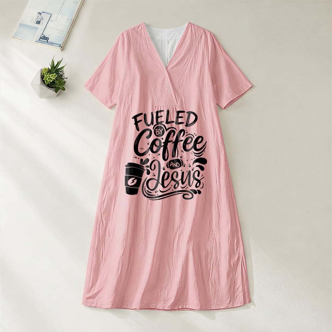 Robe midi à manches courtes et col en V, imprimée calligraphie et tasses de café, Christianartworkshop « Inspirée par le café et Jésus » , Christianartworkshop - Rose - 4XL - image 16