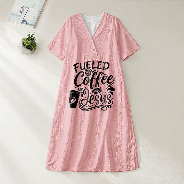 Robe midi à manches courtes et col en V, imprimée calligraphie et tasses de café, Christianartworkshop « Inspirée par le café et Jésus » , Christianartworkshop - Rose - 4XL - image 16