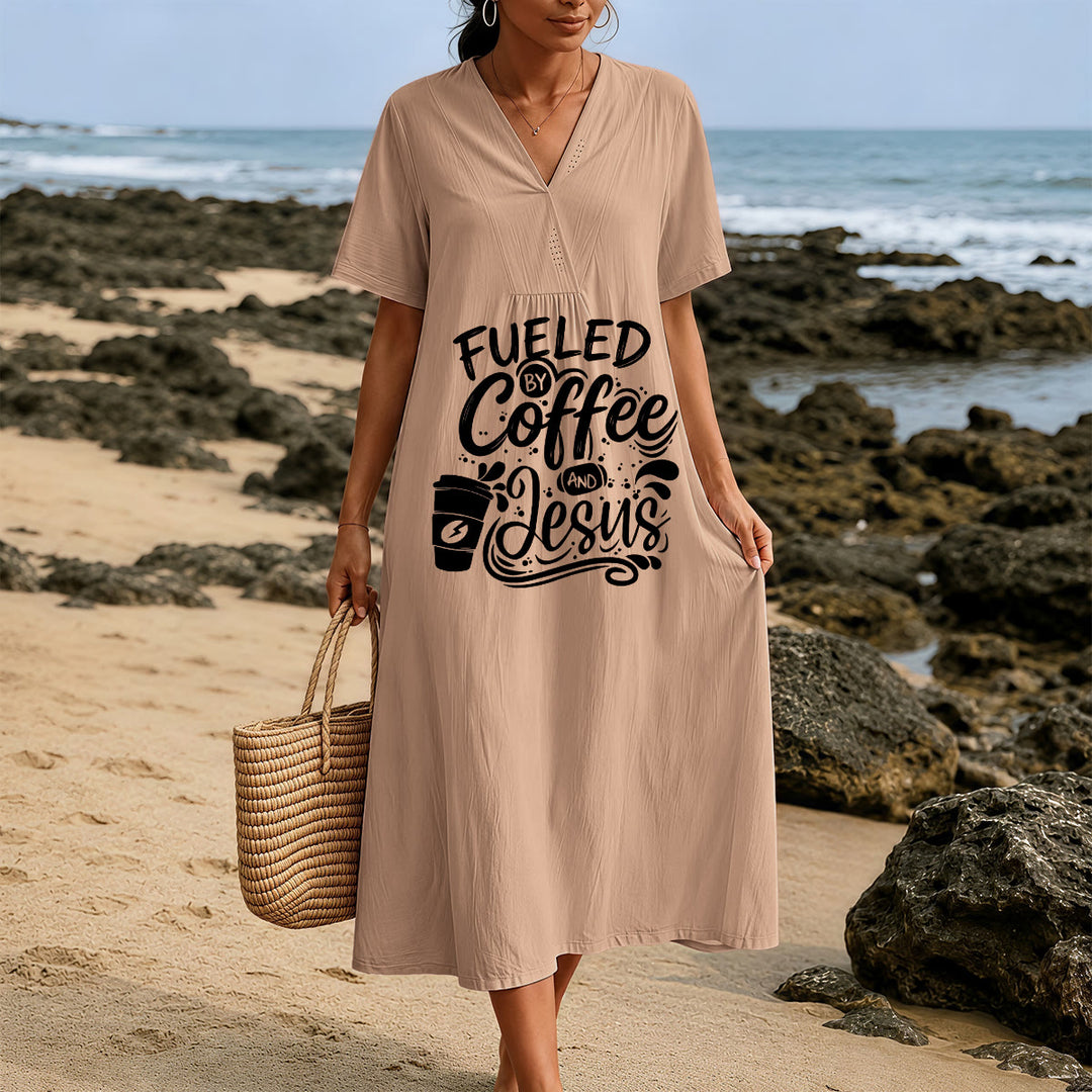 Robe midi à manches courtes et col en V, imprimée calligraphie et tasses de café, Christianartworkshop « Inspirée par le café et Jésus » , Christianartworkshop - image 1