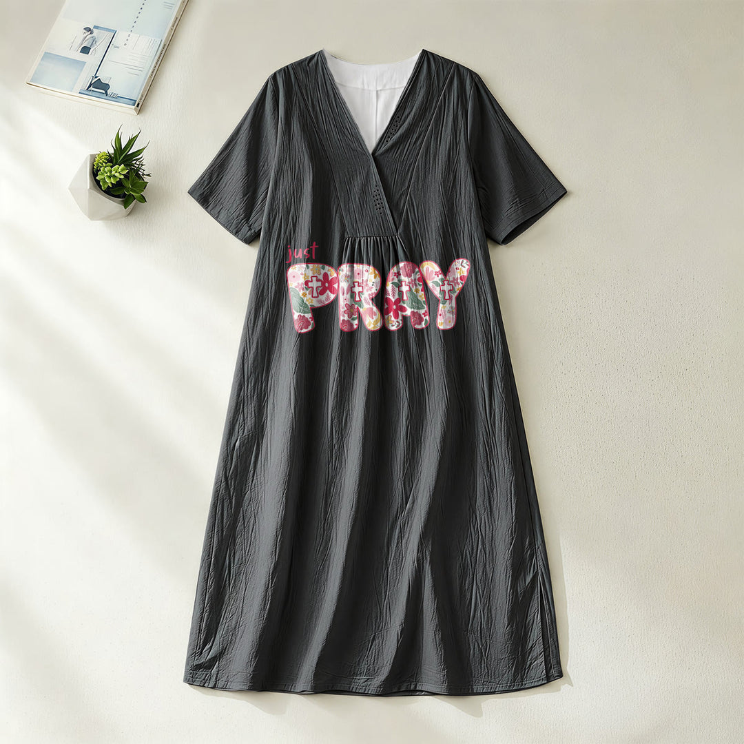 Robe midi à manches courtes et col en V ornée d'un motif floral et croix « Just Pray » de Christianartworkshop - Noir - 4XL - image 16