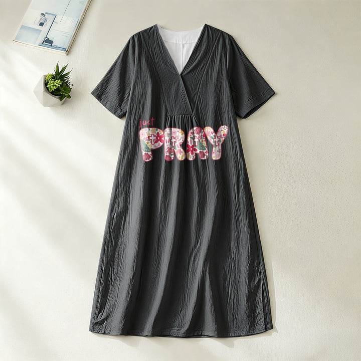 Robe midi à manches courtes et col en V ornée d'un motif floral et croix « Just Pray » de Christianartworkshop - Noir - 4XL - image 16