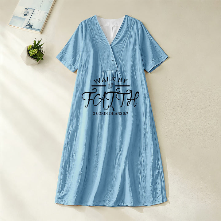 Robe midi à manches courtes et col en V, imprimée du verset biblique 2 Corinthiens 5:7 , de Christianartworkshop « Marcher par la foi » - Bleu - 4XL - image 8