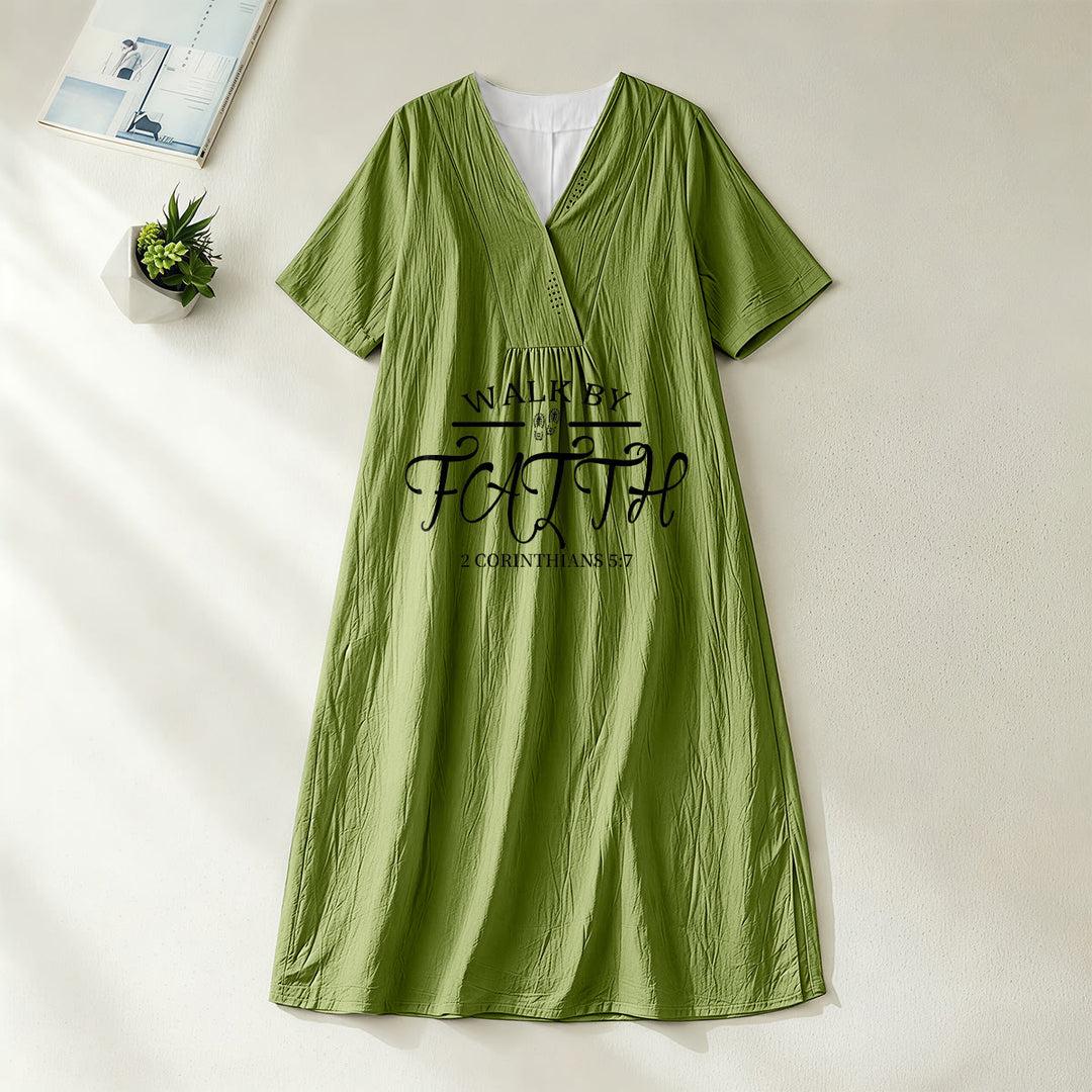 Robe midi à manches courtes et col en V, imprimée du verset biblique 2 Corinthiens 5:7 , de Christianartworkshop « Marcher par la foi » - Vert olive - 4XL - image 12