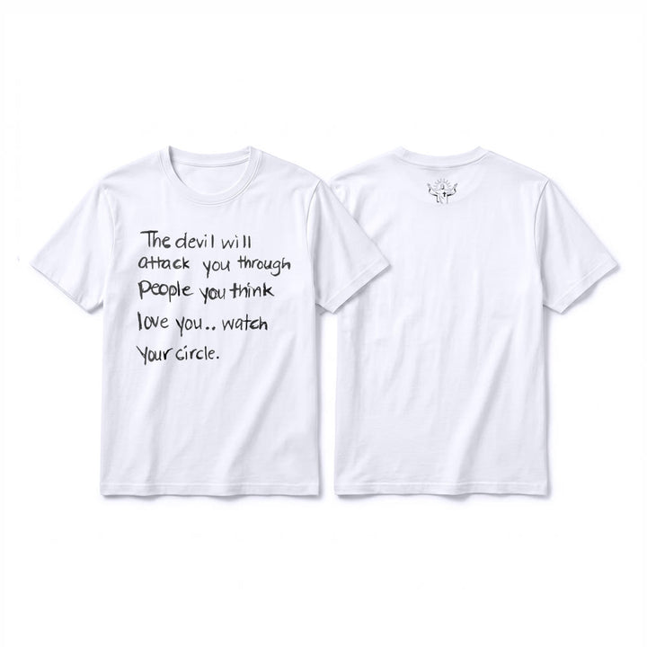 Christianartworkshop T-shirt premium à manches courtes « Le diable vous attaquera par le biais de ceux que vous croyez vous aimer » - Blanc - 2XL - image 8