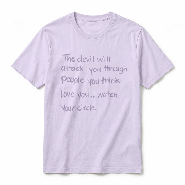 Christianartworkshop T-shirt premium à manches courtes « Le diable vous attaquera par le biais de ceux que vous croyez vous aimer » - image 6