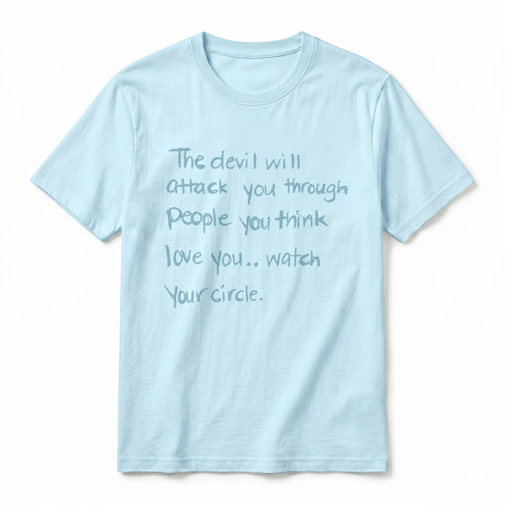 Christianartworkshop T-shirt premium à manches courtes « Le diable vous attaquera par le biais de ceux que vous croyez vous aimer » - image 3