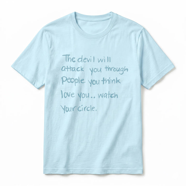 Christianartworkshop T-shirt premium à manches courtes « Le diable vous attaquera par le biais de ceux que vous croyez vous aimer » - image 3