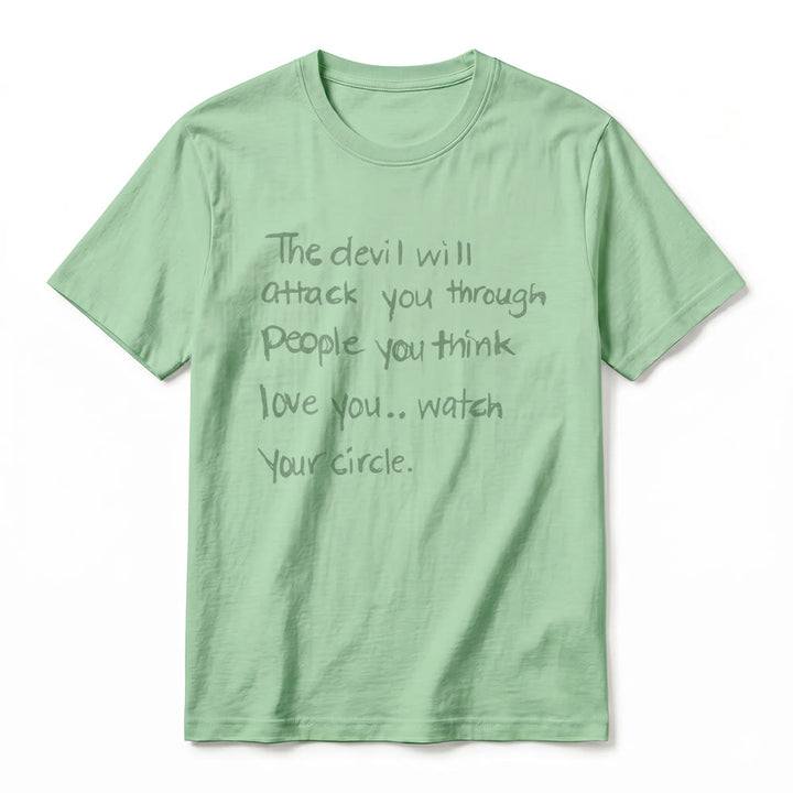 Christianartworkshop T-shirt premium à manches courtes « Le diable vous attaquera par le biais de ceux que vous croyez vous aimer » - image 21