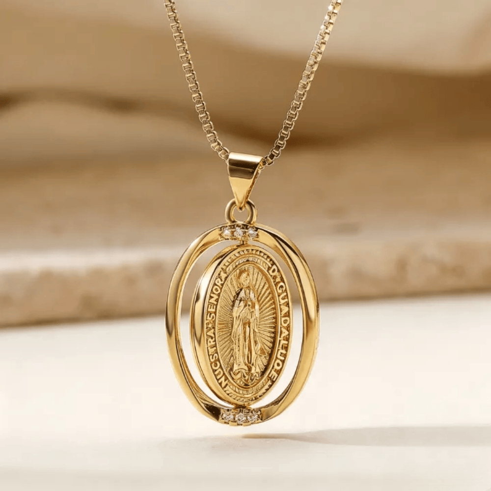Christianartworkshop Collier pendentif ovale réversible avec motifs Notre-Dame de Guadalupe et Sacré-Cœur - Doré - image 1