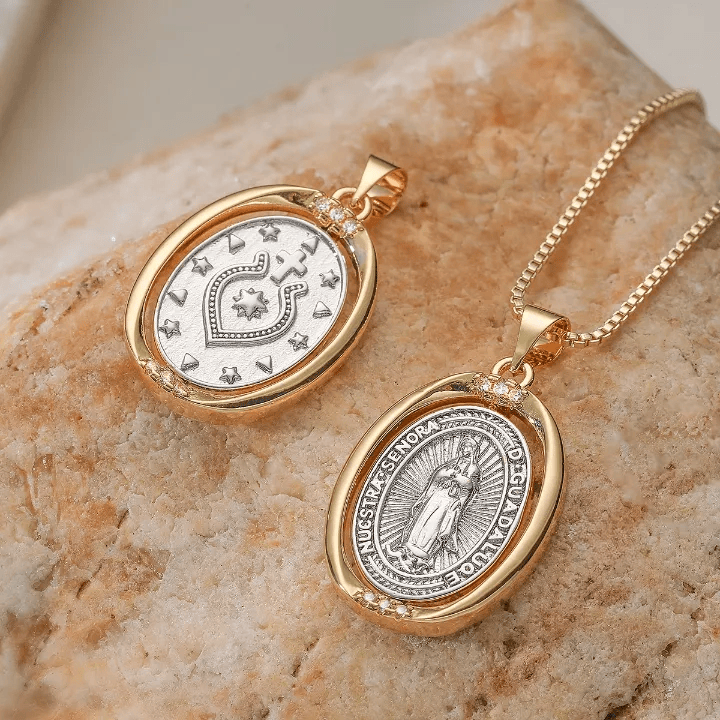 Christianartworkshop Collier pendentif ovale réversible avec motifs Notre-Dame de Guadalupe et Sacré-Cœur - image 4