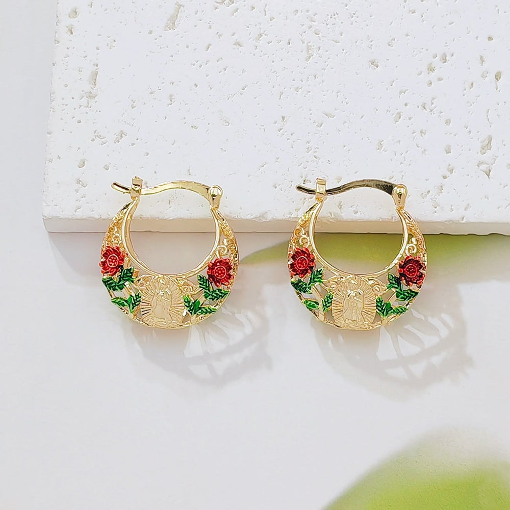 Christianartworkshop Boucles d'oreilles créoles délicates en filigrane ornées de motifs de Notre-Dame de Guadalupe et de roses émaillées : un rappel de la Miséricorde divine - image 1