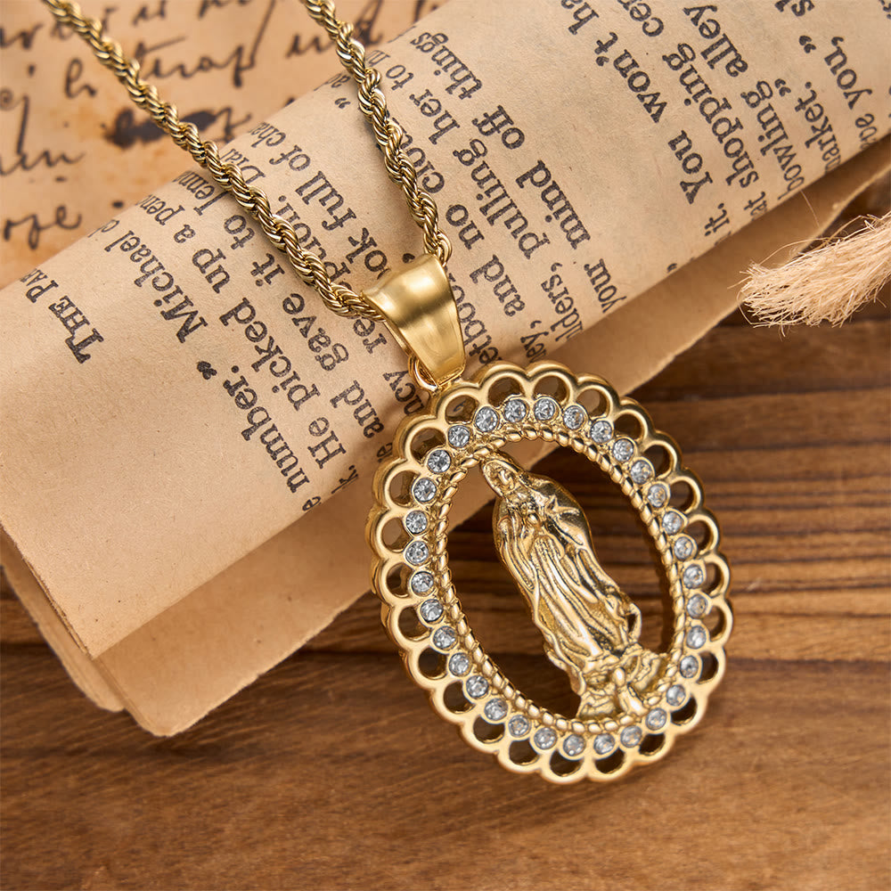 Christianartworkshop Collier ovale ajouré Notre-Dame avec halo de zircon et chaîne tressée : un rappel de la miséricorde divine et de la protection céleste - Doré - image 0