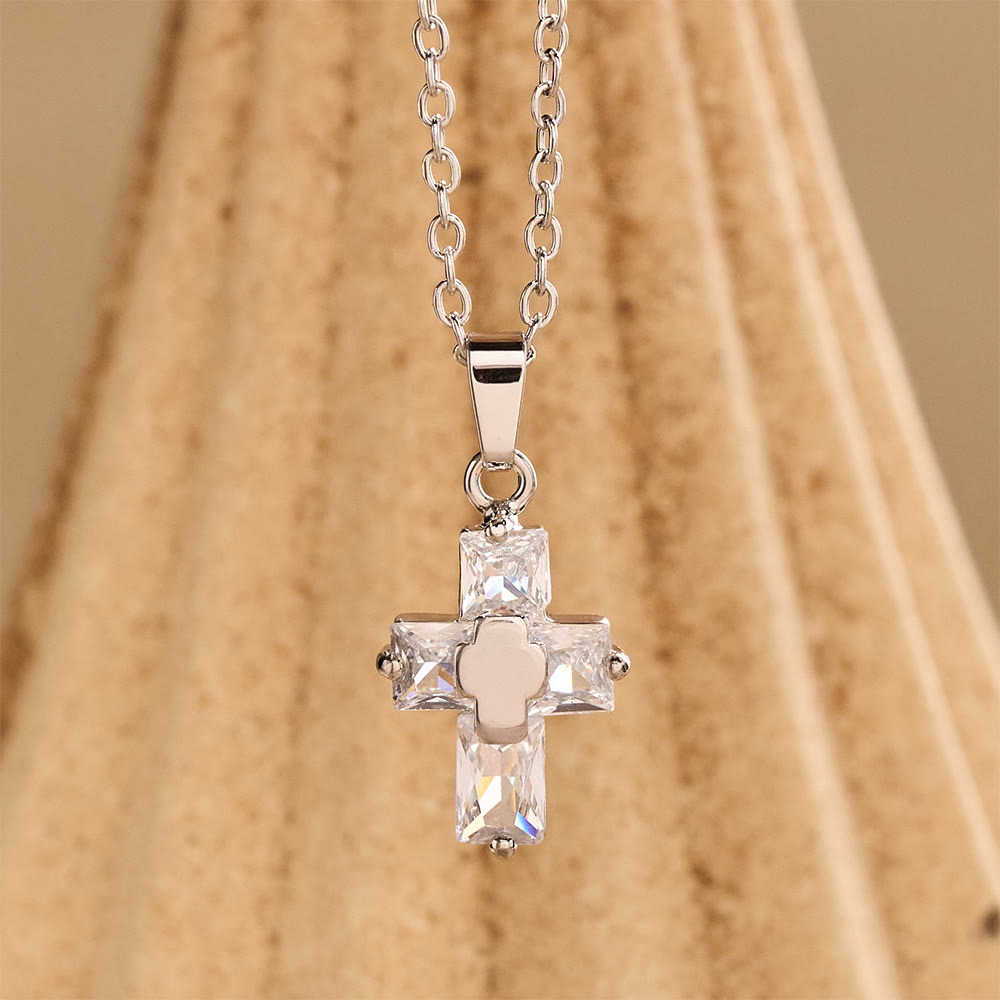 Christianartworkshop Collier pendentif croix incrustée de zircon avec incrustation centrale polie : symbole de grâce sacrée rayonnante et de foi inébranlable - Argent - image 3