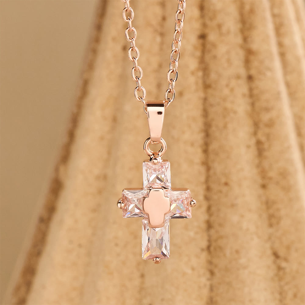 Christianartworkshop Collier pendentif croix incrustée de zircon avec incrustation centrale polie : symbole de grâce sacrée rayonnante et de foi inébranlable - Or rose - image 5