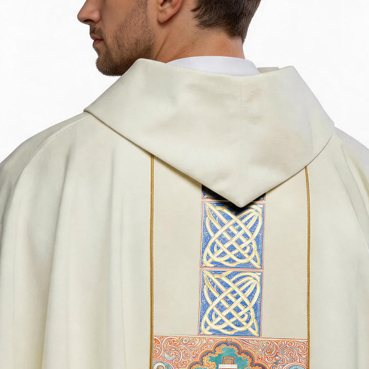 Christianartworkshop Chasuble élégante imprimée avec crucifix central, inscription INRI et motif celtique orné. - image 6